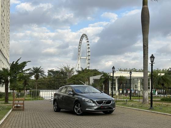 VOLVO V40 2.0 T4 KINETIC GASOLINA 4P AUTOMÁTICO VOLVO V40 2.0 T4 KINETIC GASOLINA 4P AUTOMÁTICO